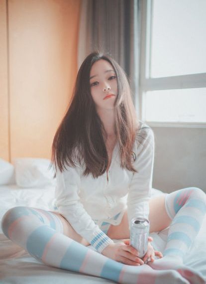 把校花抬到课桌上c_DVD在线播放