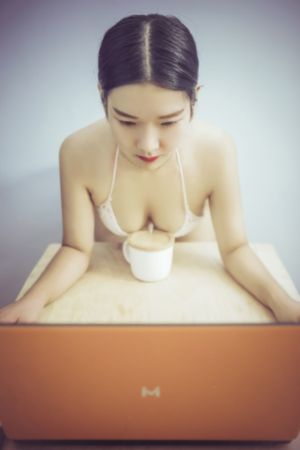 美丽的姑娘免费粤语版_1080P电视剧在线观看