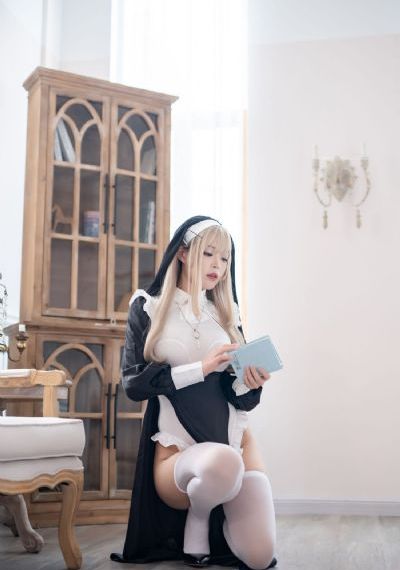 天天摸日日摸狠狠_蓝光电影免费在线